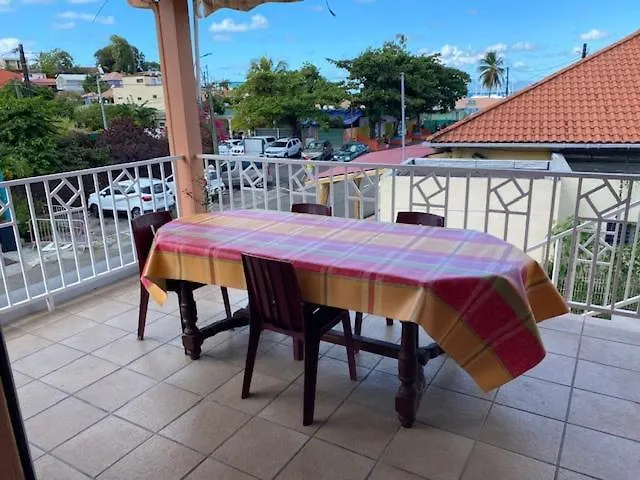 Vaste Appartement Renove Au Coeur De Ste Anne Sainte-Anne